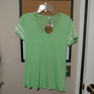 OMT woman sz M active green t-shirt